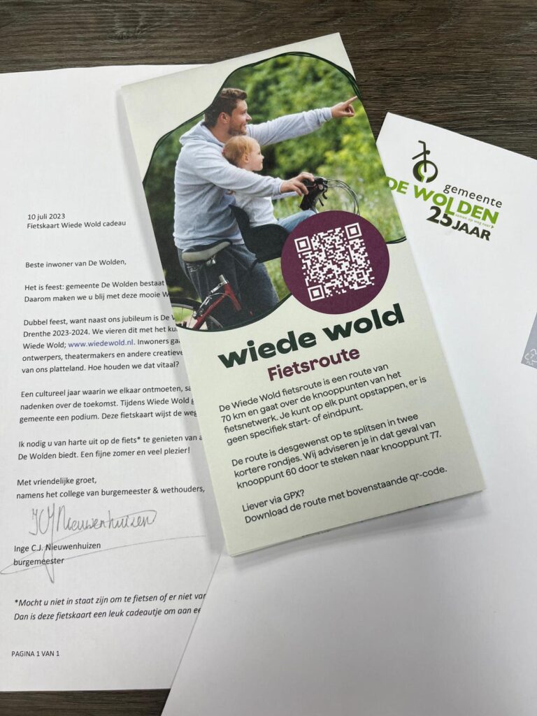 Post van de gemeente met daarbij de Wiede Wold fietskaart